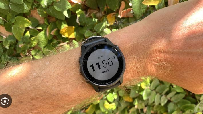 Thiết kế Đồng hồ Garmin Forerunner 945 LTE